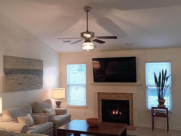5th image of 1035 Sawgrass Ln