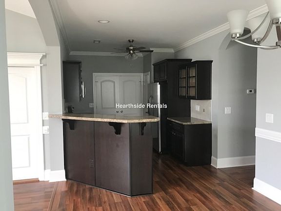 3rd image of 2352 B Dovedale Dr