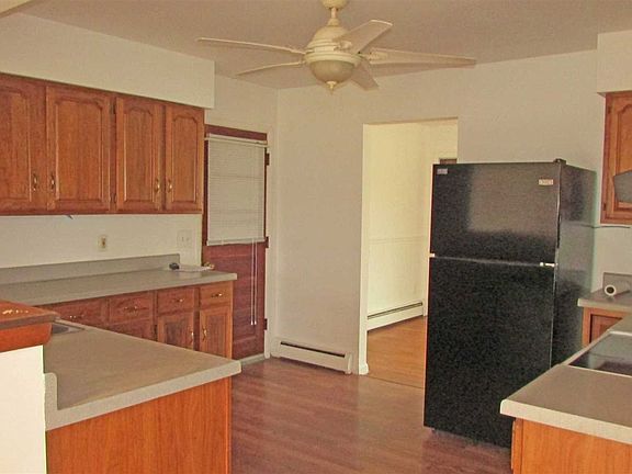 5th image of 16 Long Meadow Dr