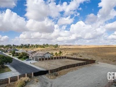 10672 Titanium Ave, Taft, CA, 93268