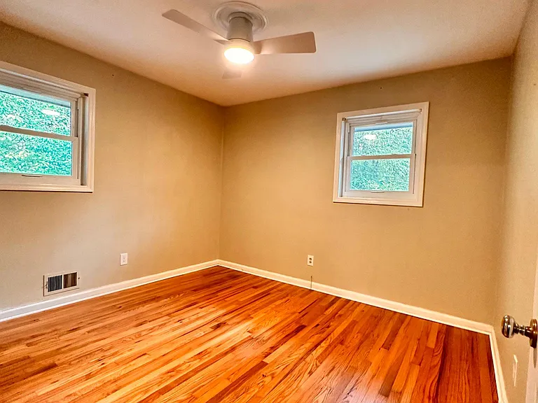 2149 Arlington Ave NE — Photo 9