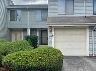 776 Colorado Ct, Carol Stream, IL 60188