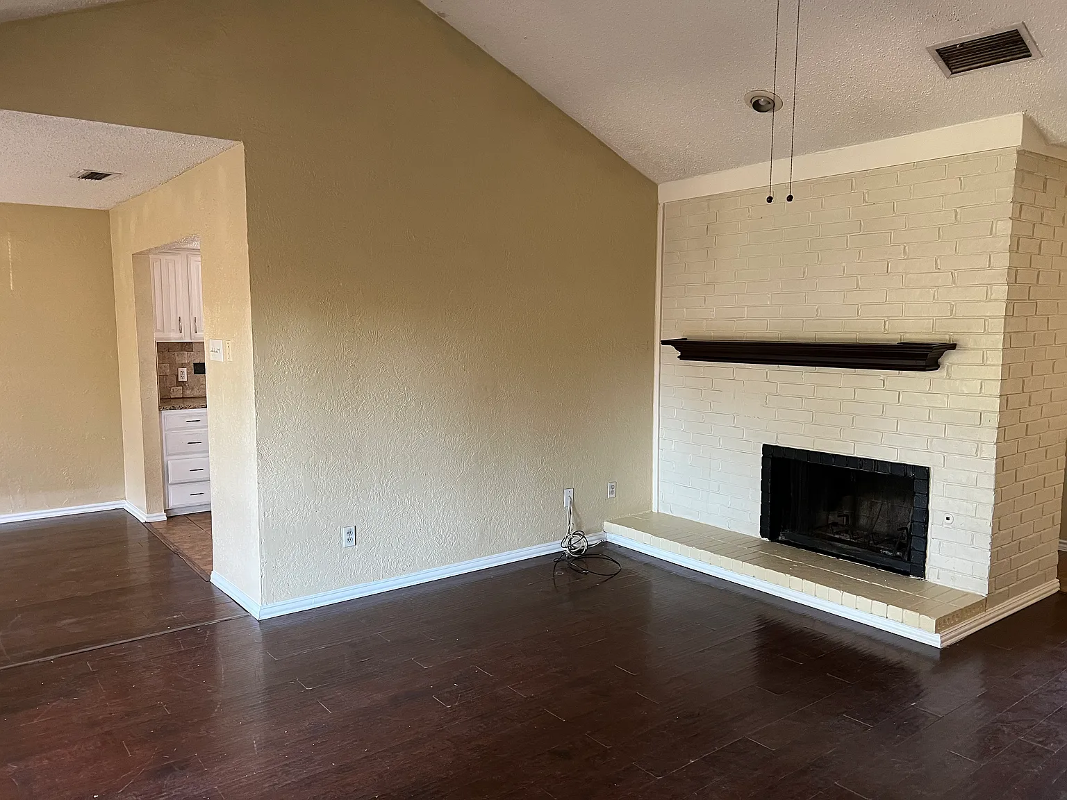 3 bed, 1412 sqft, $2,295 — Photo 3