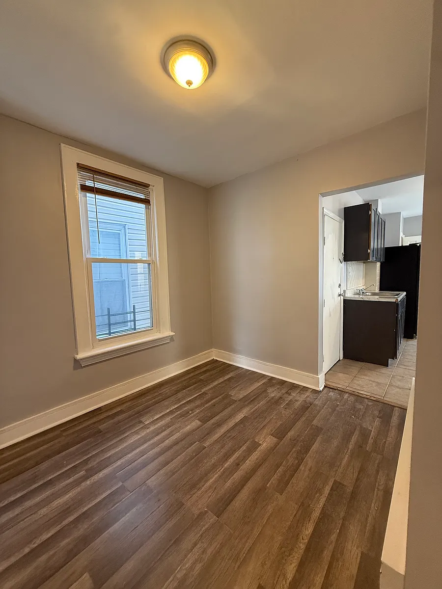 Building Photo - 183 Summer Ave #2B