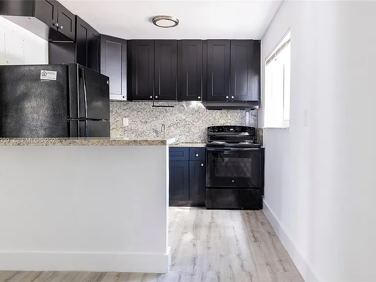 1091 SW 4th St #1 — Photo 16