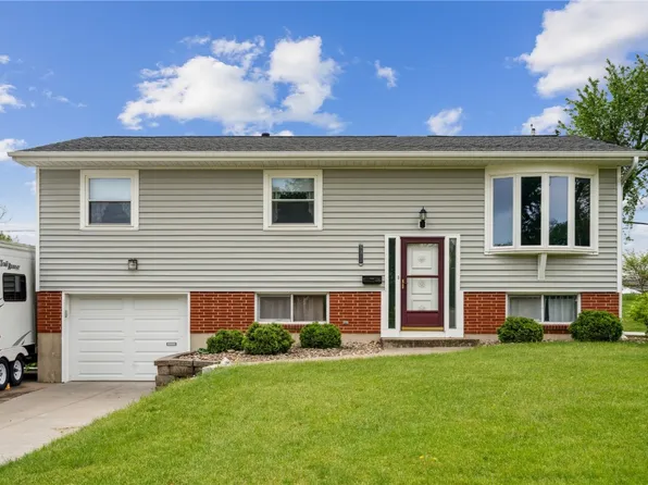 2211 Cherry Ln NE, Cedar Rapids, IA 52402
