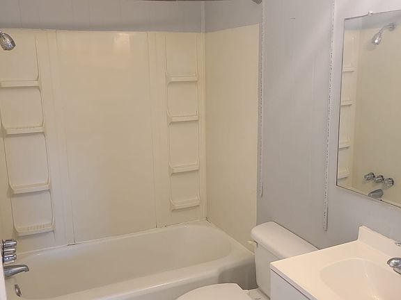 3rd image of 126 S Beaumont Ave APT 5