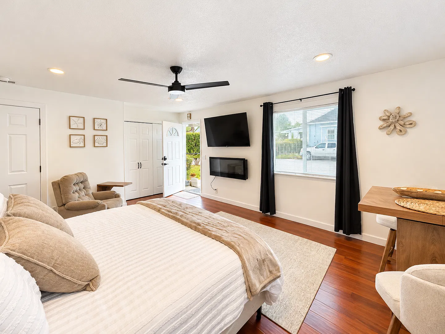 Fully Furnished Studio ADU with Private Entrance & Fenced Yard All Utilities Included! — Photo 3