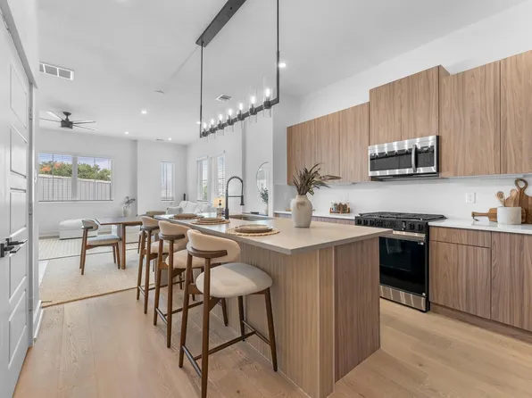 2308 Springwood Cove Ln, Houston, TX 77055