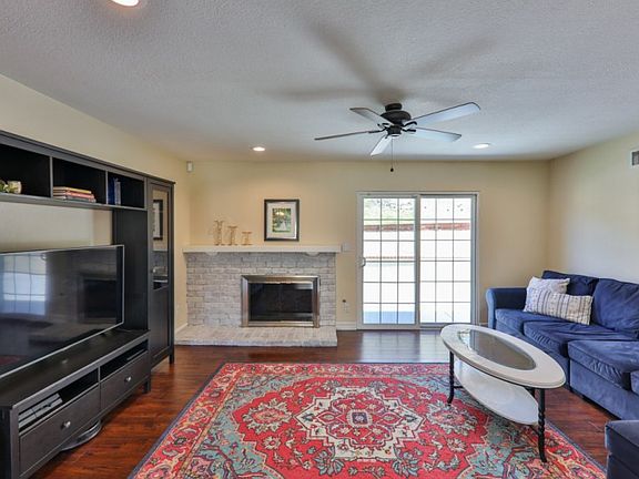 3rd image of 23559 Adamsboro Dr