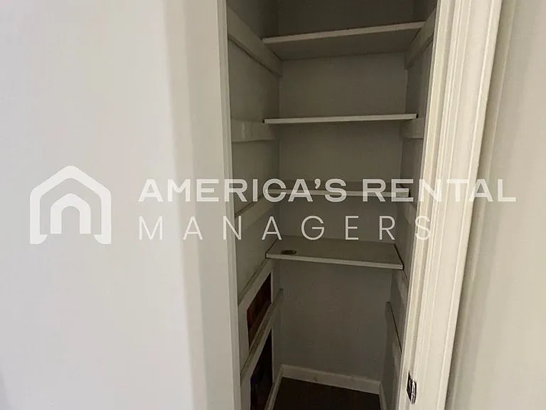 2422 Hampstead Dr — Photo 21