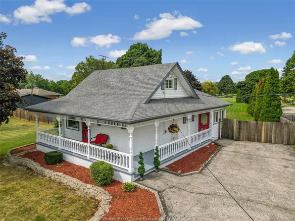 1073 Martin Ln, Lasalle, ON N9J 2R2