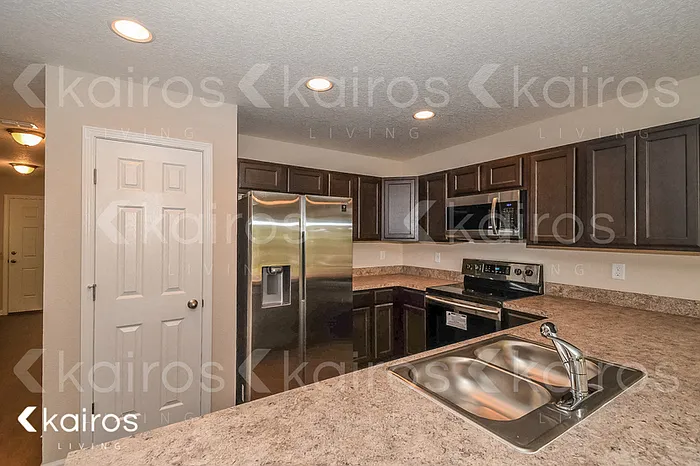 1336 Lake Shore Blvd — Photo 5
