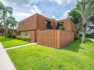 2536 Camelot Ct #2536, Hollywood, FL 33026