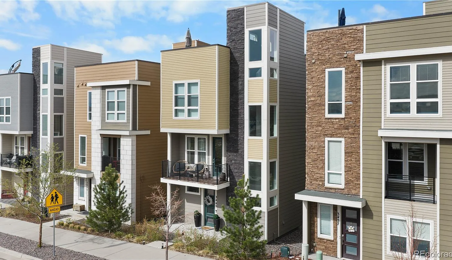 2 bed, 2.5 bath, 1920 sqft, $3,100 — Photo 3
