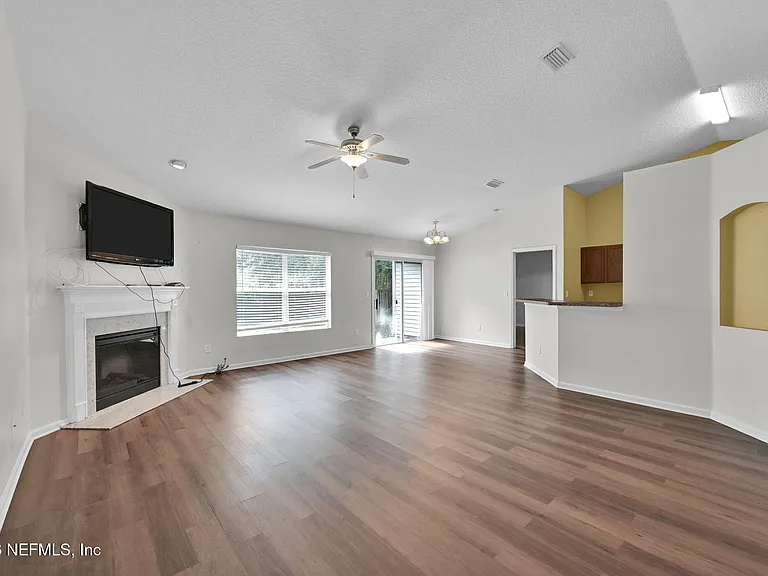 10810 Stanton Hills Dr E — Photo 10