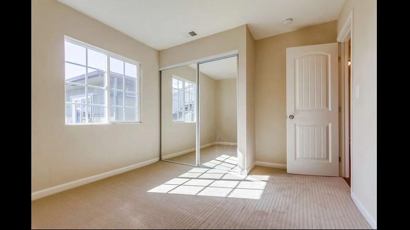 3 bed, 1150 sqft, $1,100 — Photo 1
