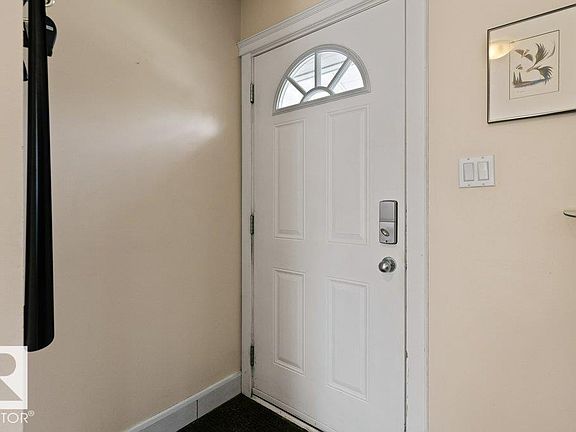 4th image of 37 Deerbourne Dr