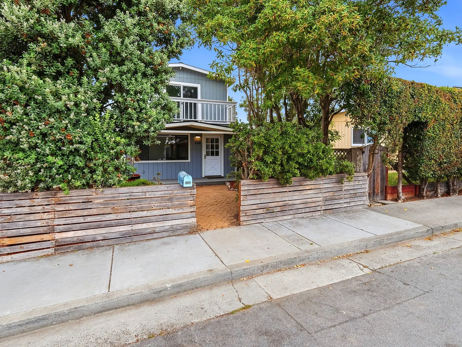 Updated 3BR Westside Retreat Near Beaches & West Cliff — Photo 4