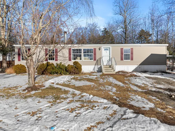 105 Ledgewood Drive, Falmouth, ME 04105