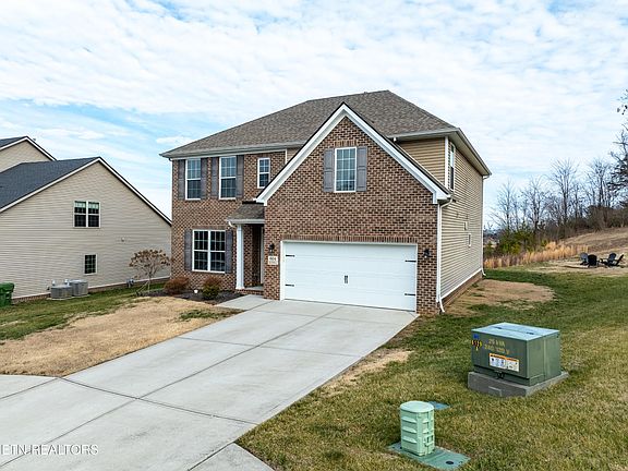 4th image of 604 Branchwood Ln