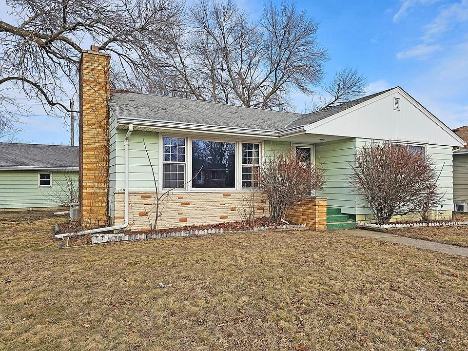 1st image of 103 Poplar St E