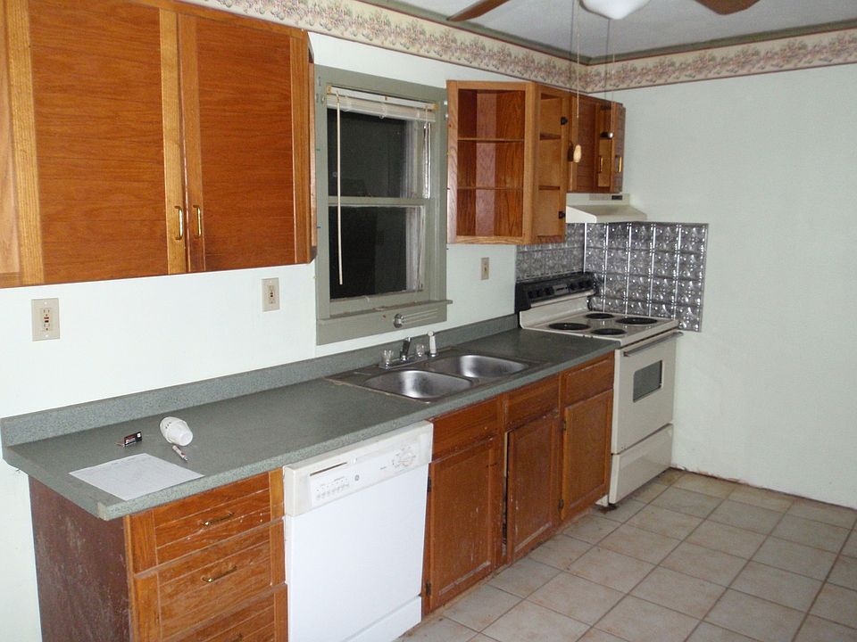 2nd image of 857 Twin Oak Dr