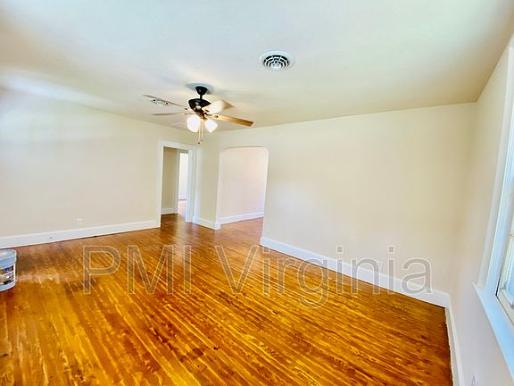 3rd image of 2601 Bapaume Ave