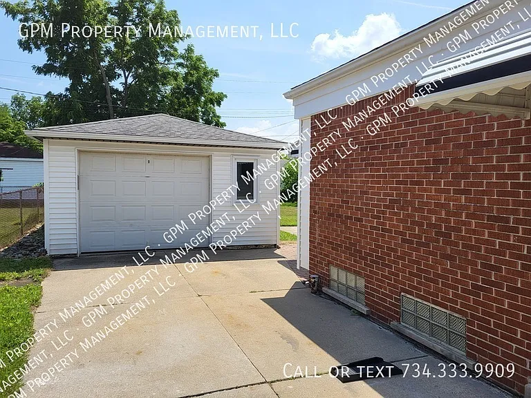 3277 Terry St — Photo 2