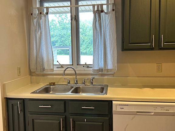 5th image of 609611 Broadway St