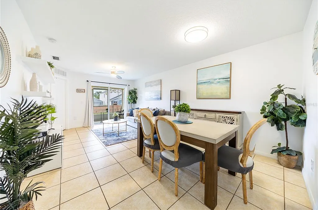 3 bed, 2.0 bath, 1202 sqft, $1,800 — Photo 2