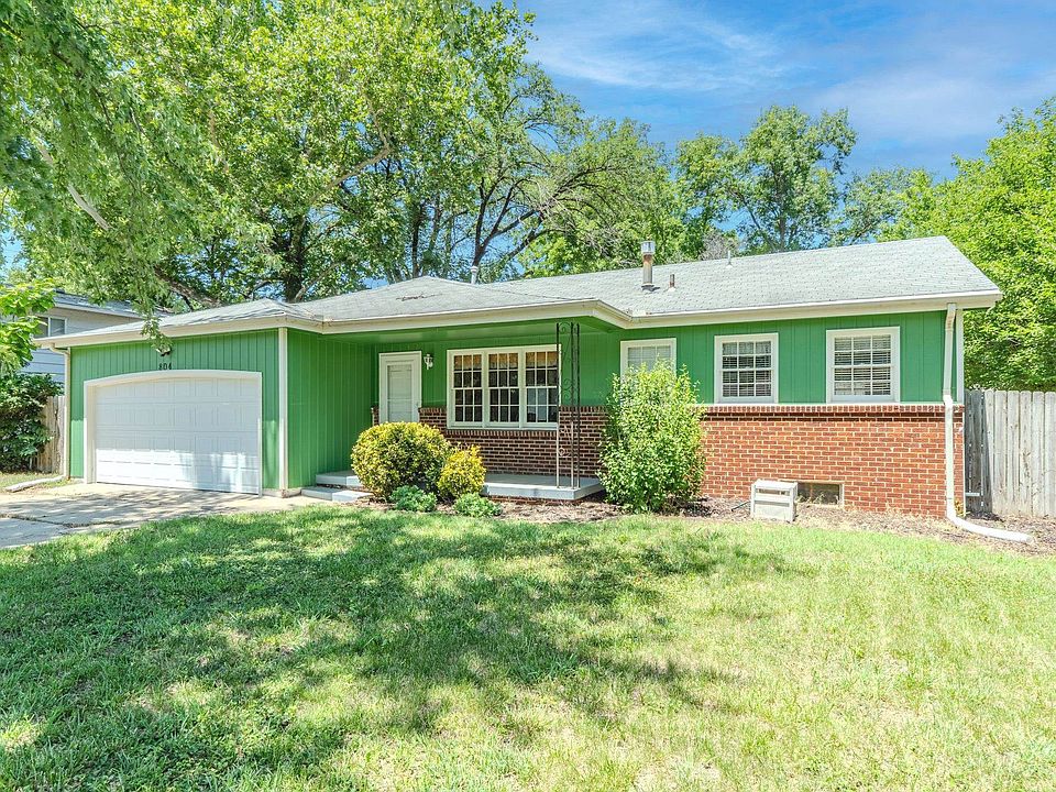 1st image of 804 E English Ct