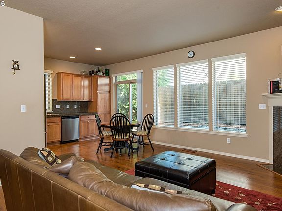 4th image of 3181 NE 14th Pl