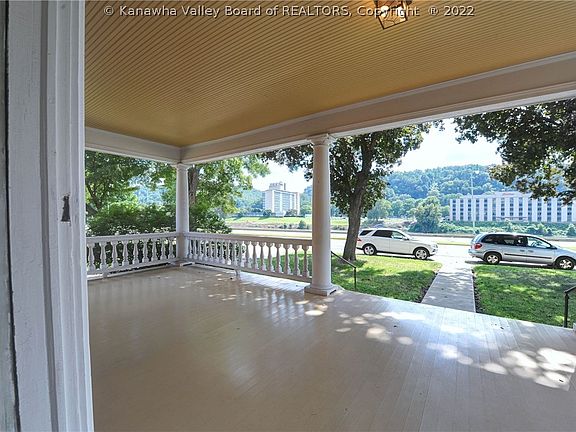 4th image of 1524 Kanawha Blvd