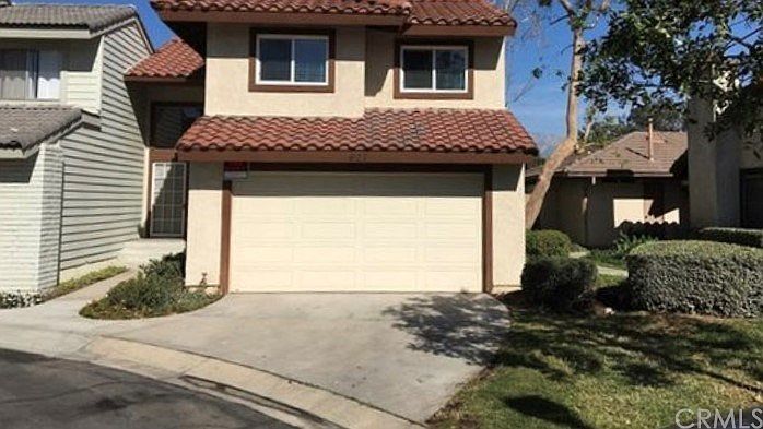 1st image of 627 Doral St