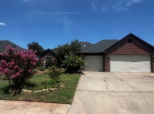 1121 Charlton Rd, Edmond, OK 73003