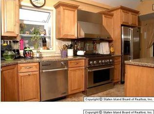 76 Tarlton St, Staten Island, NY 10306