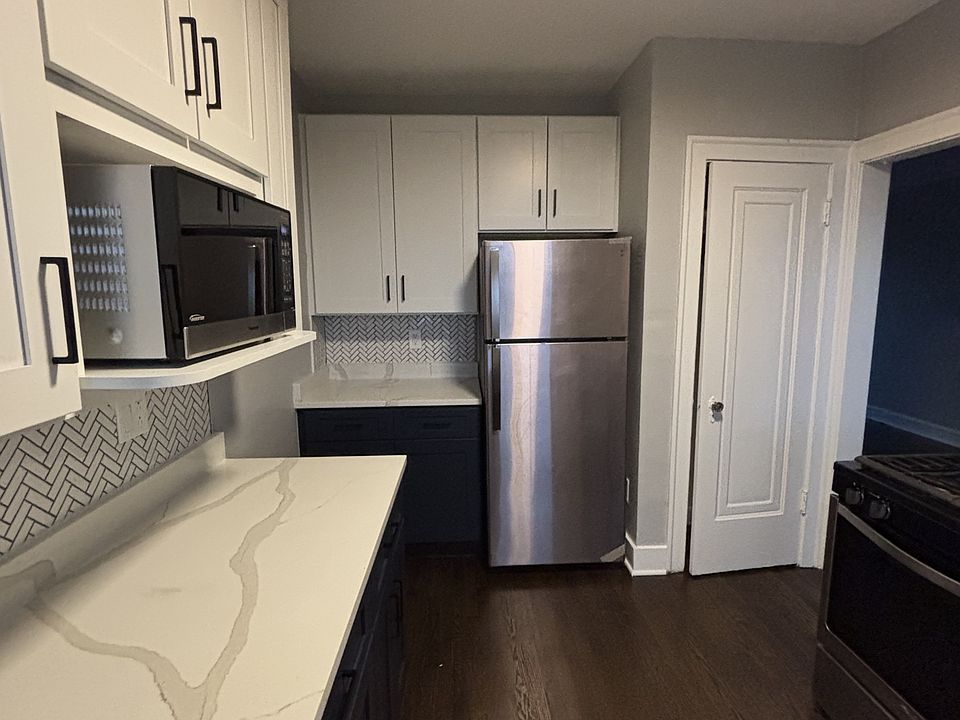 1st image of 2834 N Lockwood Ave #3C
