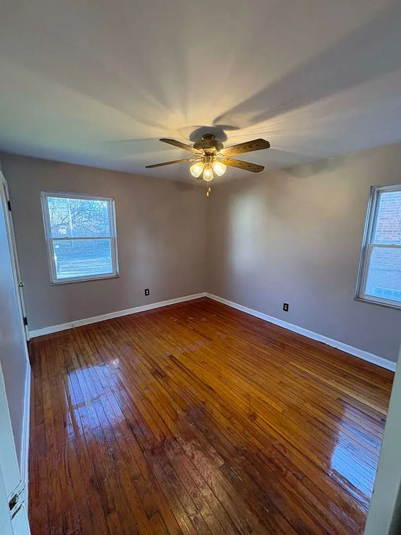 Renovated 2-Bedroom Apartment in Cleveland — Photo 4