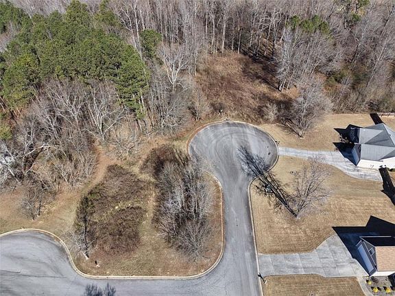 4th image of 611 McDowell Ln