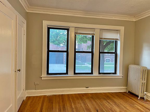 3rd image of 2217 W 80th Pl #1