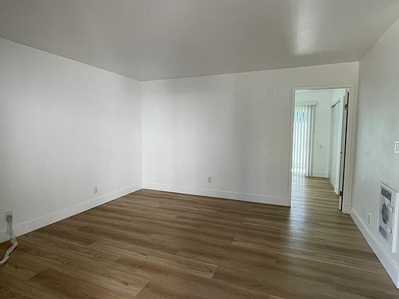 3rd image of 1221 E Beechwood St #4B