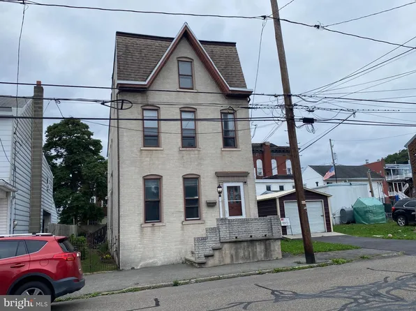 12 S Front St, Saint Clair, PA 17970
