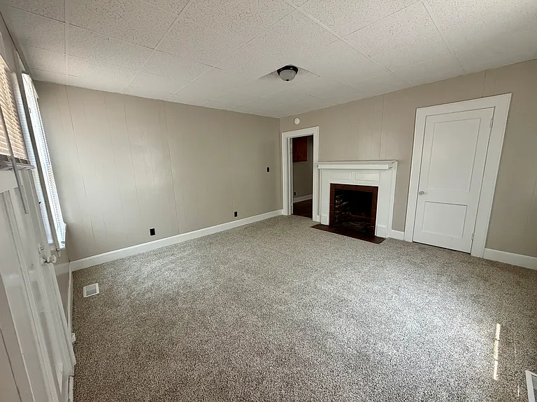 402 W Edgerton St — Photo 2