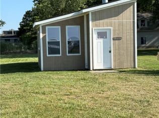 4394 Lake Dr N, Geneva, OH 44041