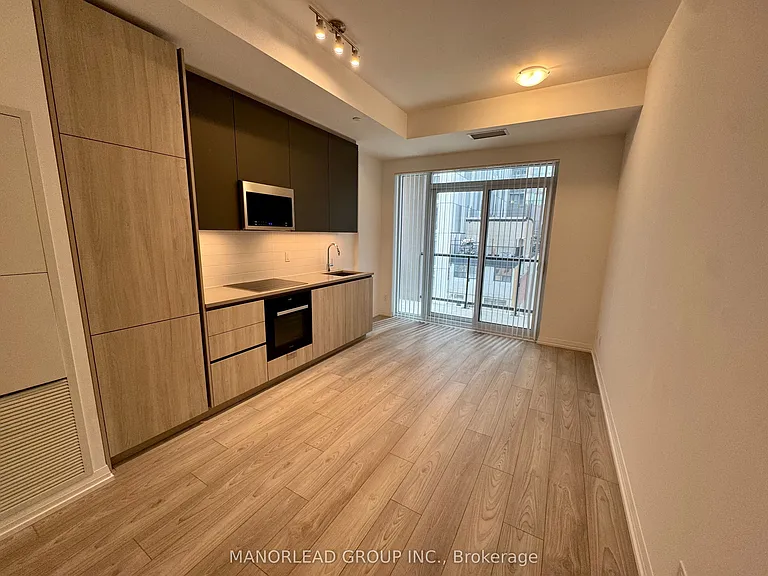 400 King St W #708 — Photo 2