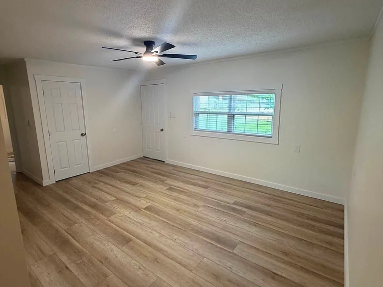 1072 Lake Dr — Photo 8