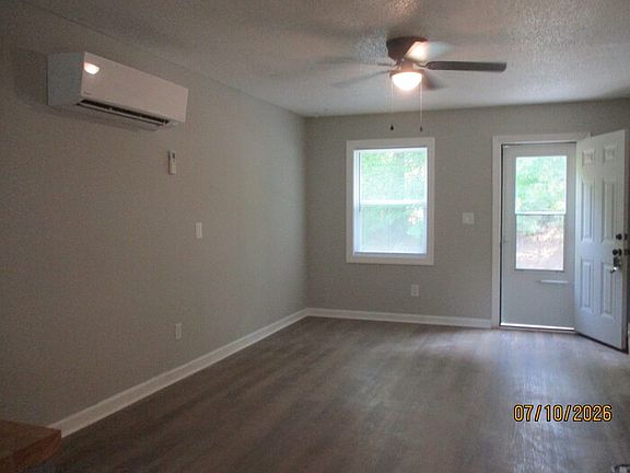 2nd image of 323 Oak St #323