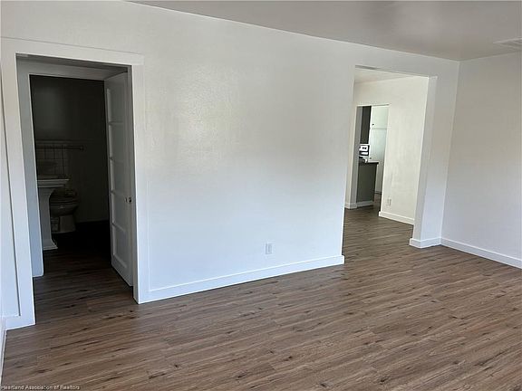 4th image of 1340 Lakeview Dr