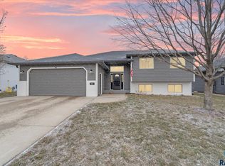 904 Chestnut St, Harrisburg, SD 57032